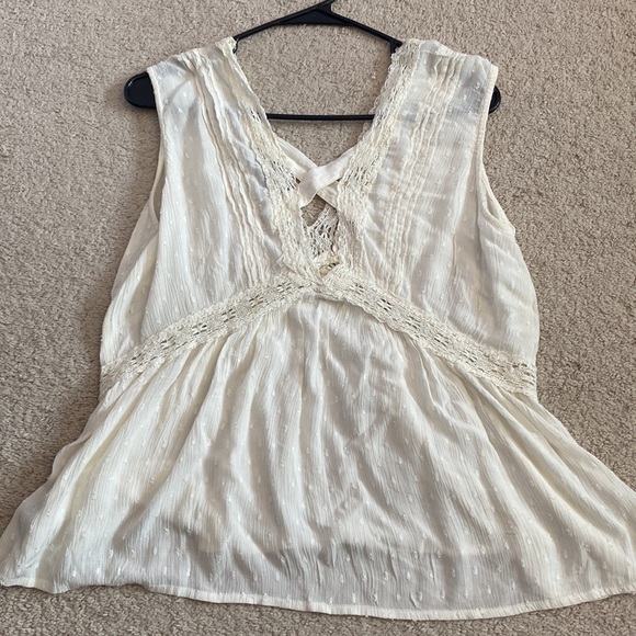 American Eagle Lace Tank - Picture 3 of 3